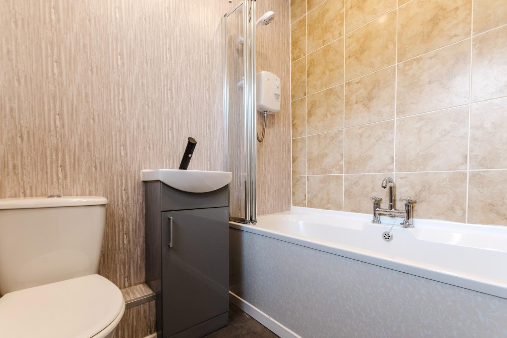 Bathroom 2.jpg